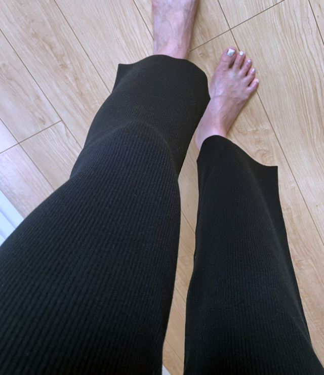 定番の黒パンツを極める!今っぽく、おしゃれで、美脚見えする黒パンツコーデまとめ|40代ファッション_1_31