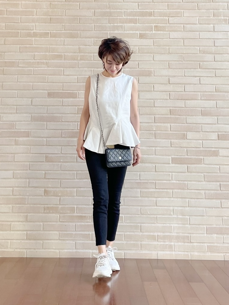 おしゃれ上手な50代の ボトムス別 スニーカーコーデ ファッション人気ランキングtop10 Web Eclat 50代女性 のためのファッション ビューティ ライフスタイル最新情報