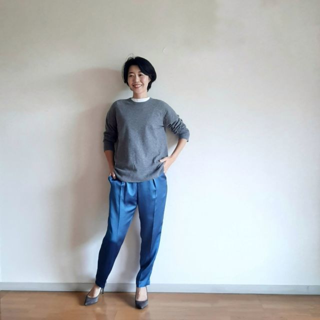 uncraveのブルーサテンパンツ