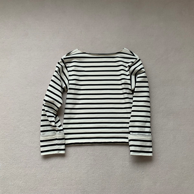 「AKTE」のバスクボーダープルオーバー ¥10,450