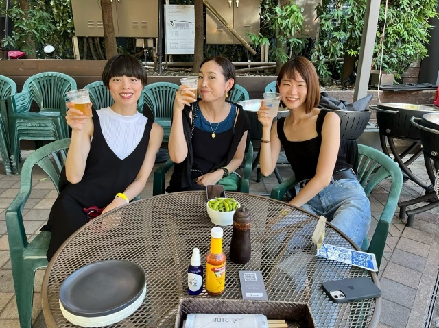 おなじみ美女組メンバーと夏の風が気持ち良いリバーサイドでテラスランチ_1_2