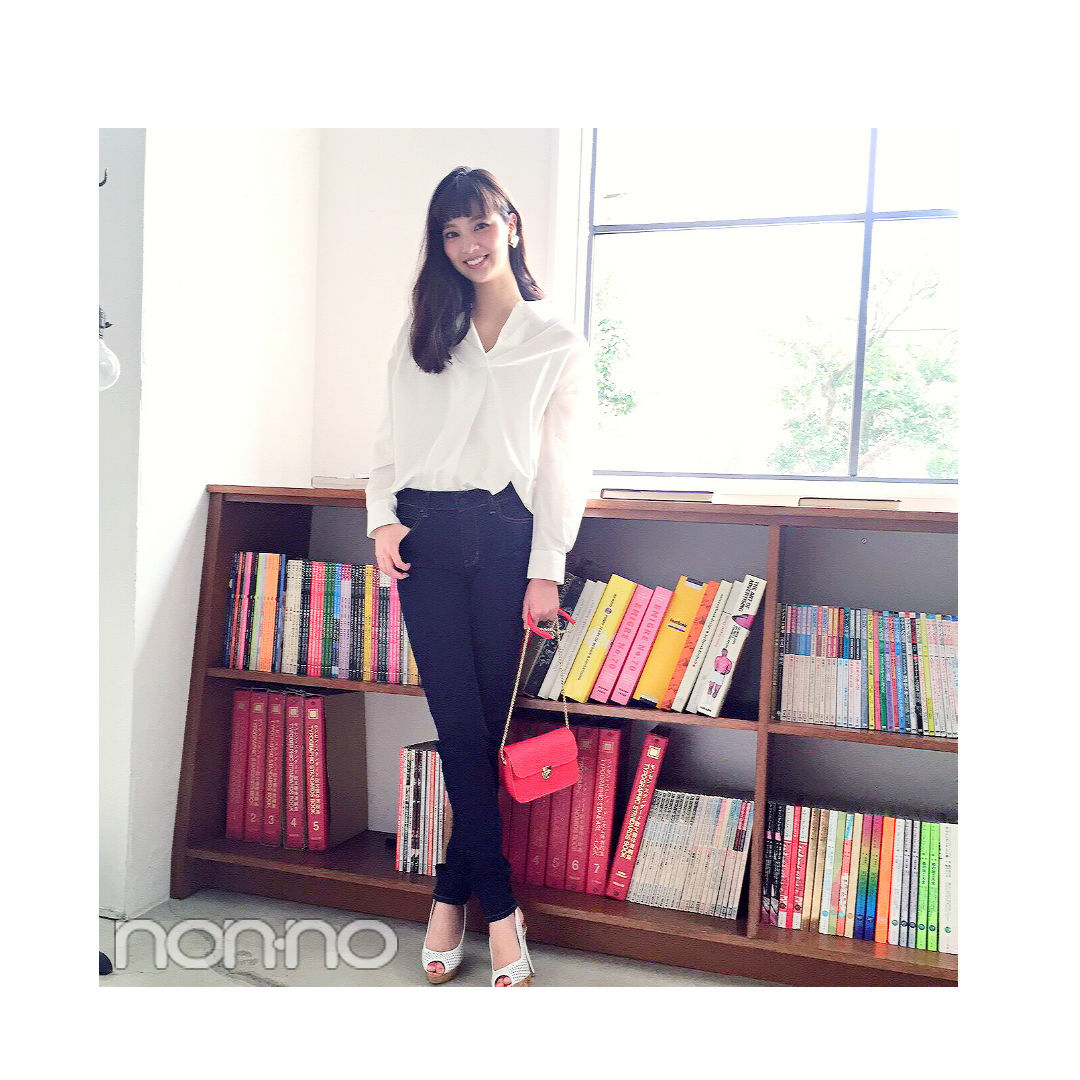 毎日コーデ★新川優愛は赤バッグをアクセントにした大人シンプルコーデ_1_1