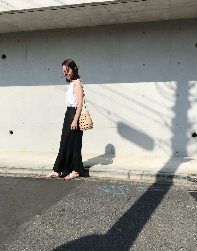 暑い夏でもやっぱり黒が着たい 今年の夏は モノトーンコーデ に夢中 ファッション誌marisol マリソル 40代をもっとキレイに 女っぷり上々