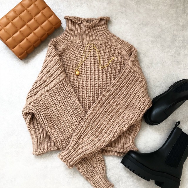 H&M チャンキーニット チェルシーブーツ キルティングショルダーバッグ