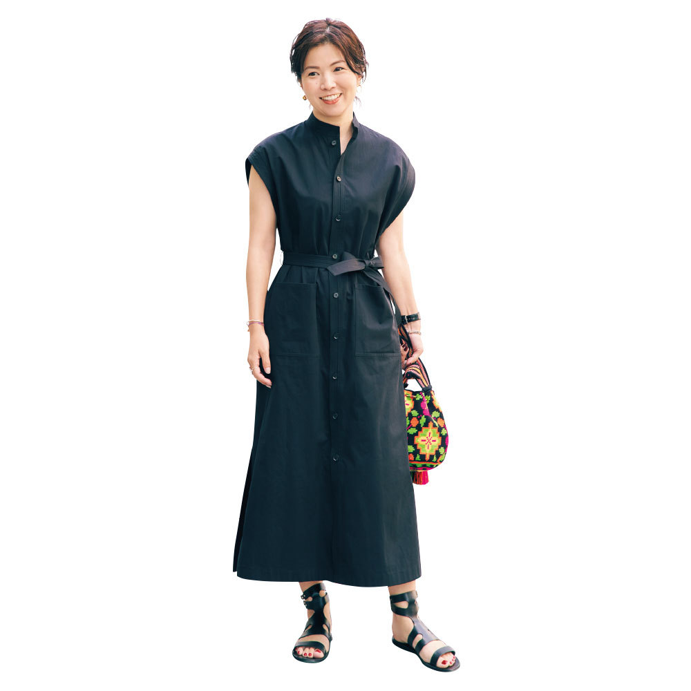 発田美穂さんの手元コーデ_全身