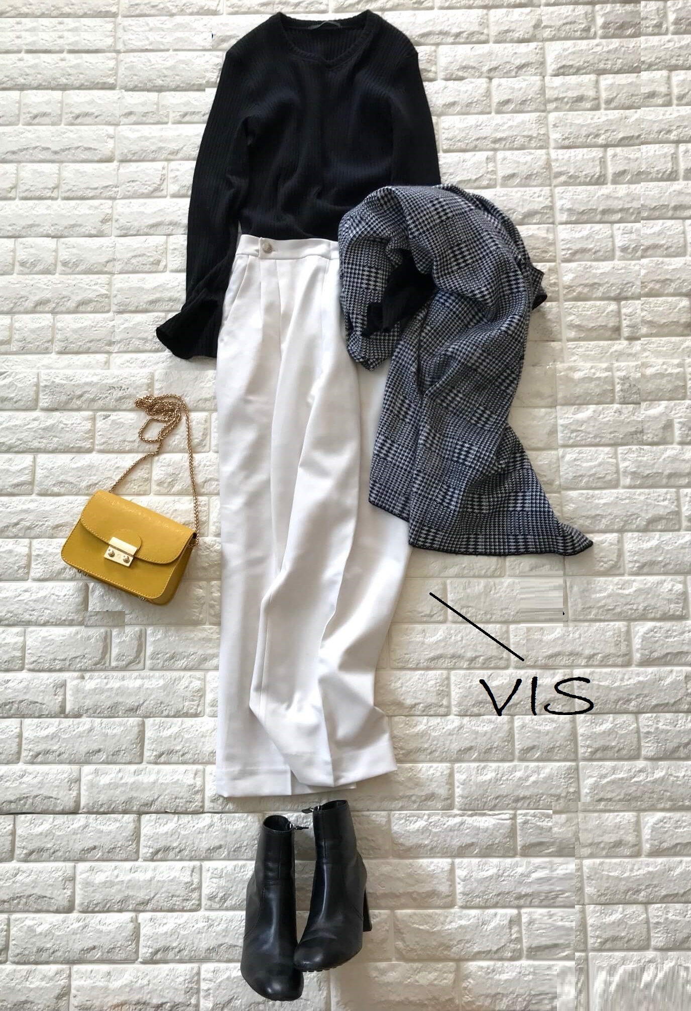 VISの白いパンツを使ったコーデ画像