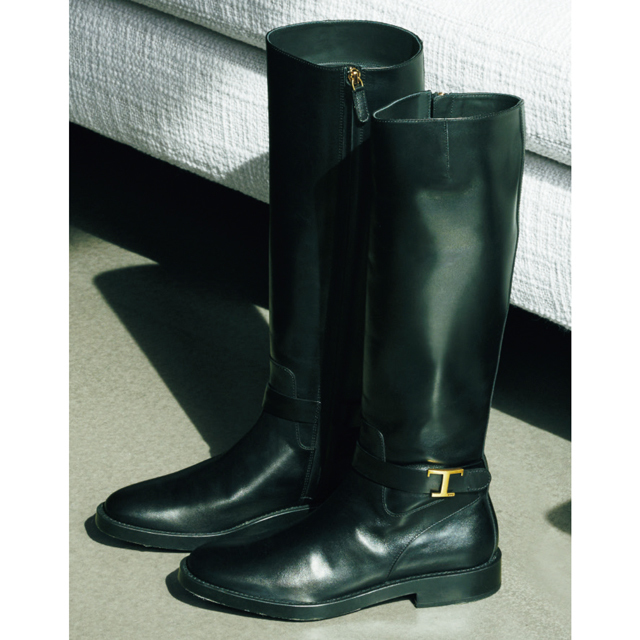 靴(2.5)¥143,000/トッズ・ジャパン(トッズ)