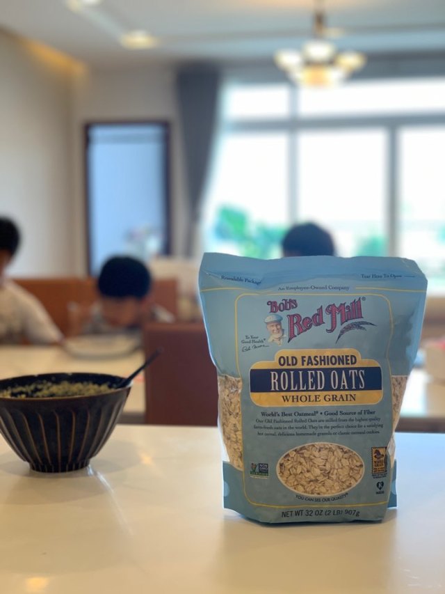 オートミール粥もスタート!とっても手軽で美味しいので続けられています。子供たちも喜んで食べます。
電子レンジの使い方が未だ分からず粥がたまに爆発。