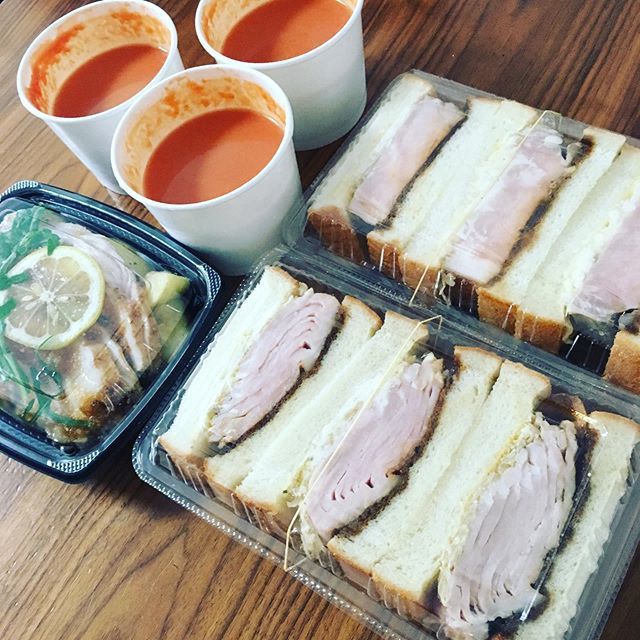 本格ジビエ料理がテイクアウトで味わえる♪ 迫力満点!厚切りのローストポークサンドがおすすめ_1_4