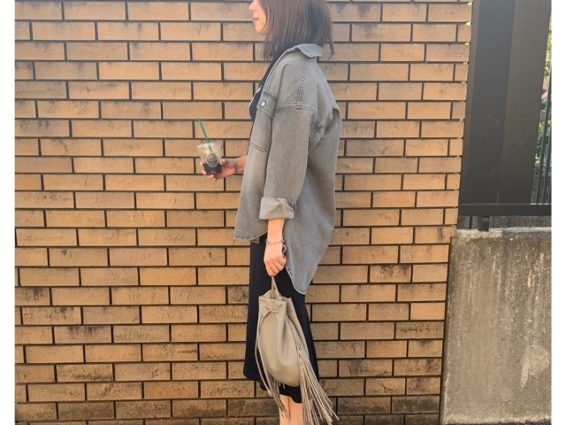 デニムシャツコーデ