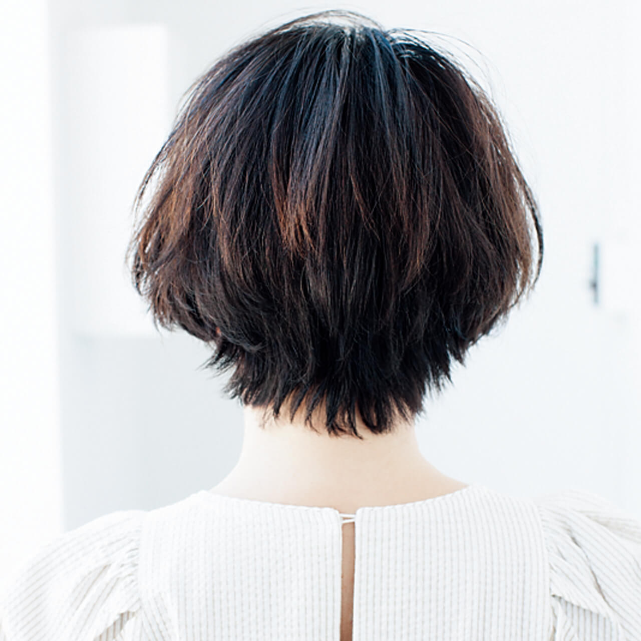 ゆるパーマで”自然とふんわり”を実現。Aラインフェミニンショート【40代のショートヘア】_1_3