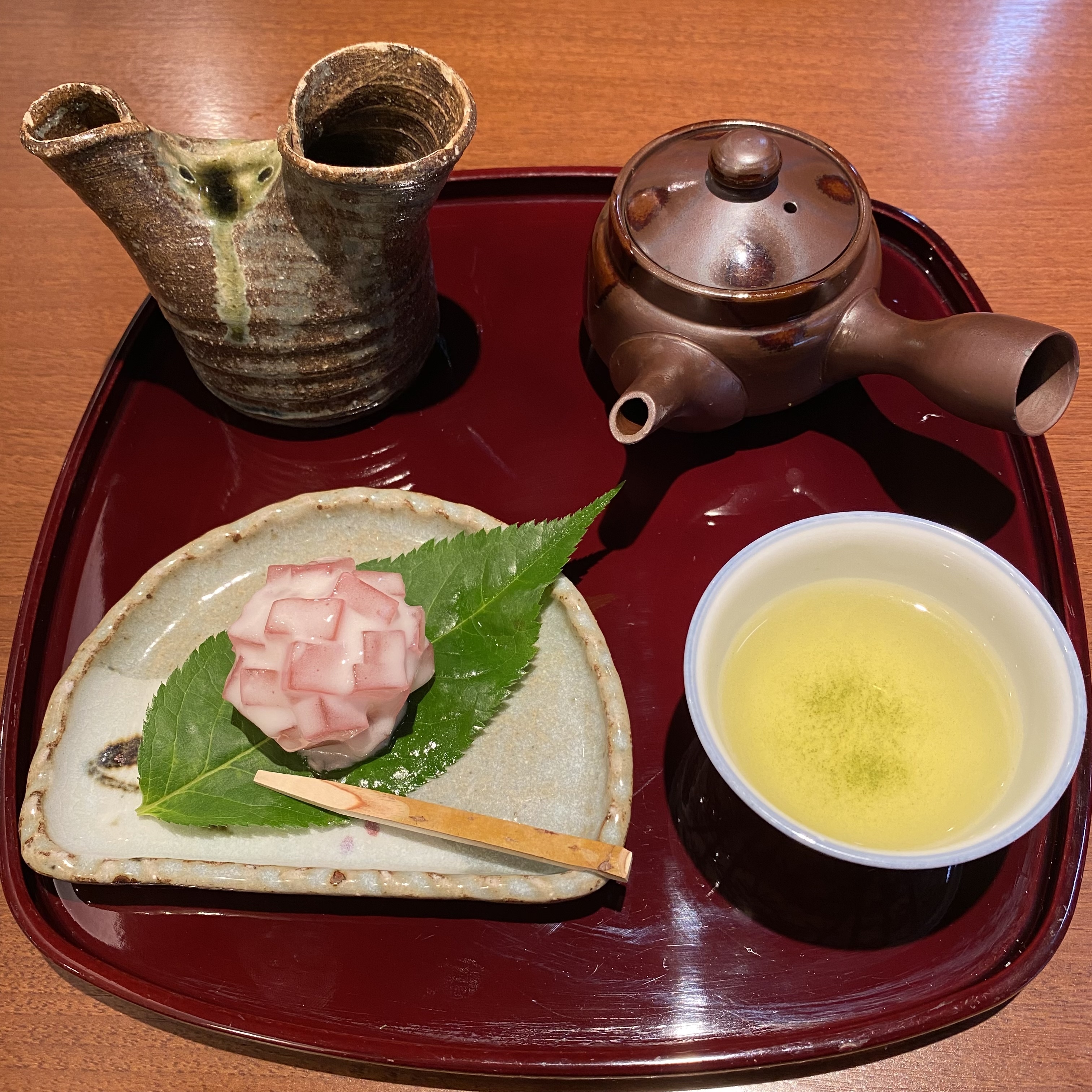 目白志むら喫茶室の紫陽花をモチーフにした和菓子です。