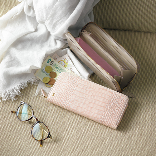 Roberta di Camerino×éclat スペシャルコラボ! 才色兼備なクロコ型押し財布が登場_1_1