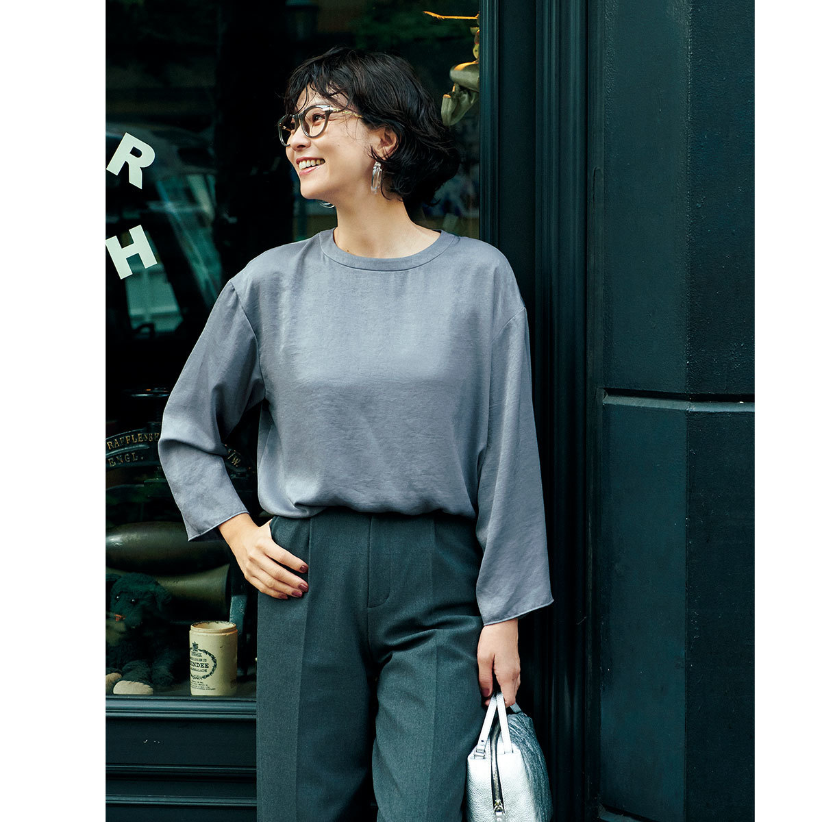 スタイリスト徳原文子さん×上品サテンセットアップ3