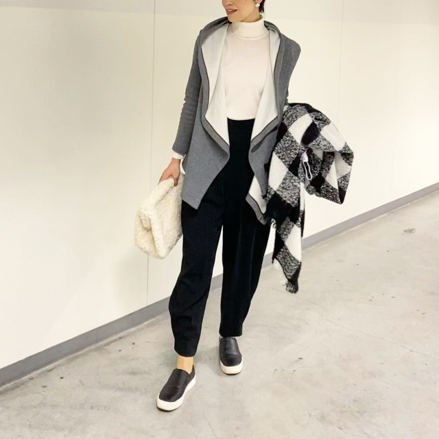 Outer: doclasse /Knit: uniqlo /Pants: zara /Stole: uniqlo Bag: cos /Shoes: h&m