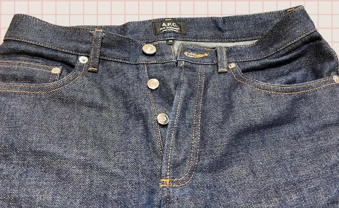 2、3年前に買ったもの。色落ちを楽しむ用と、きれいにはく用の2種類あってもいいほどお気に入り!