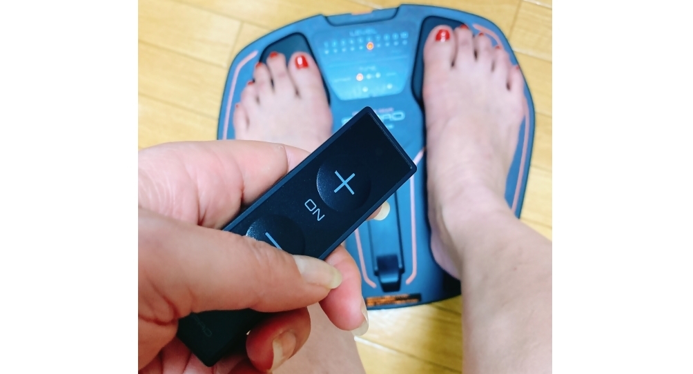 SIXPADのFootFitLiteはトレーニング中もリモコンでレベルを変更できる