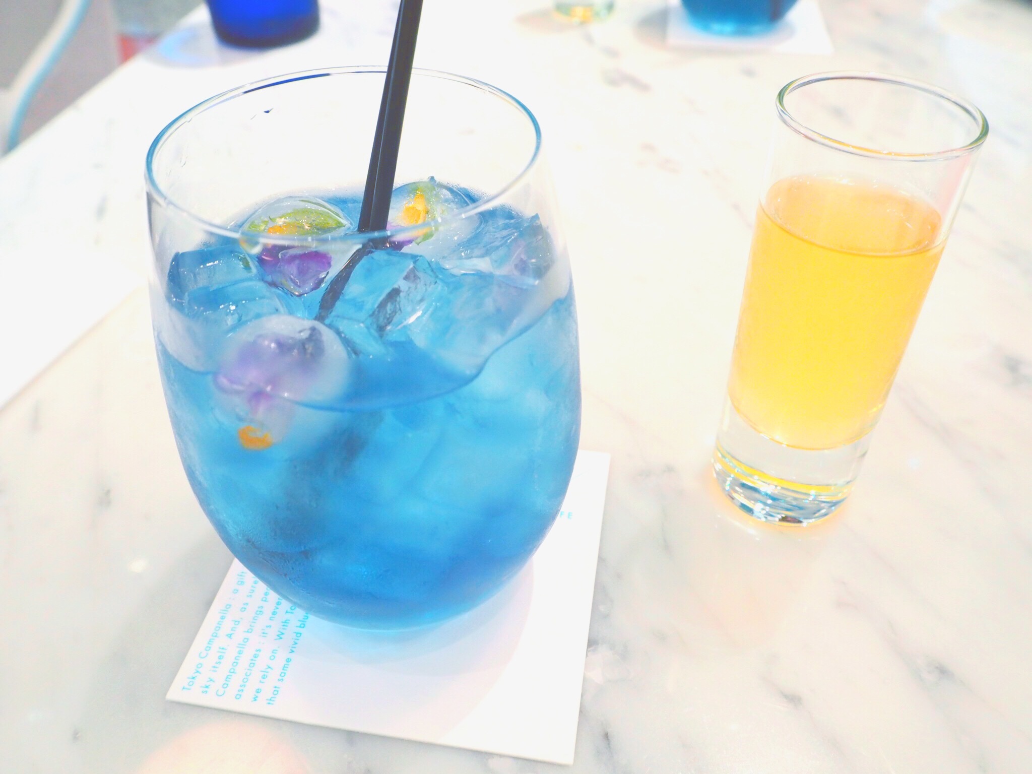 シロップを入れると色が変わる フォトジェニックなアフタヌーンティー Happy Plus ハピプラ