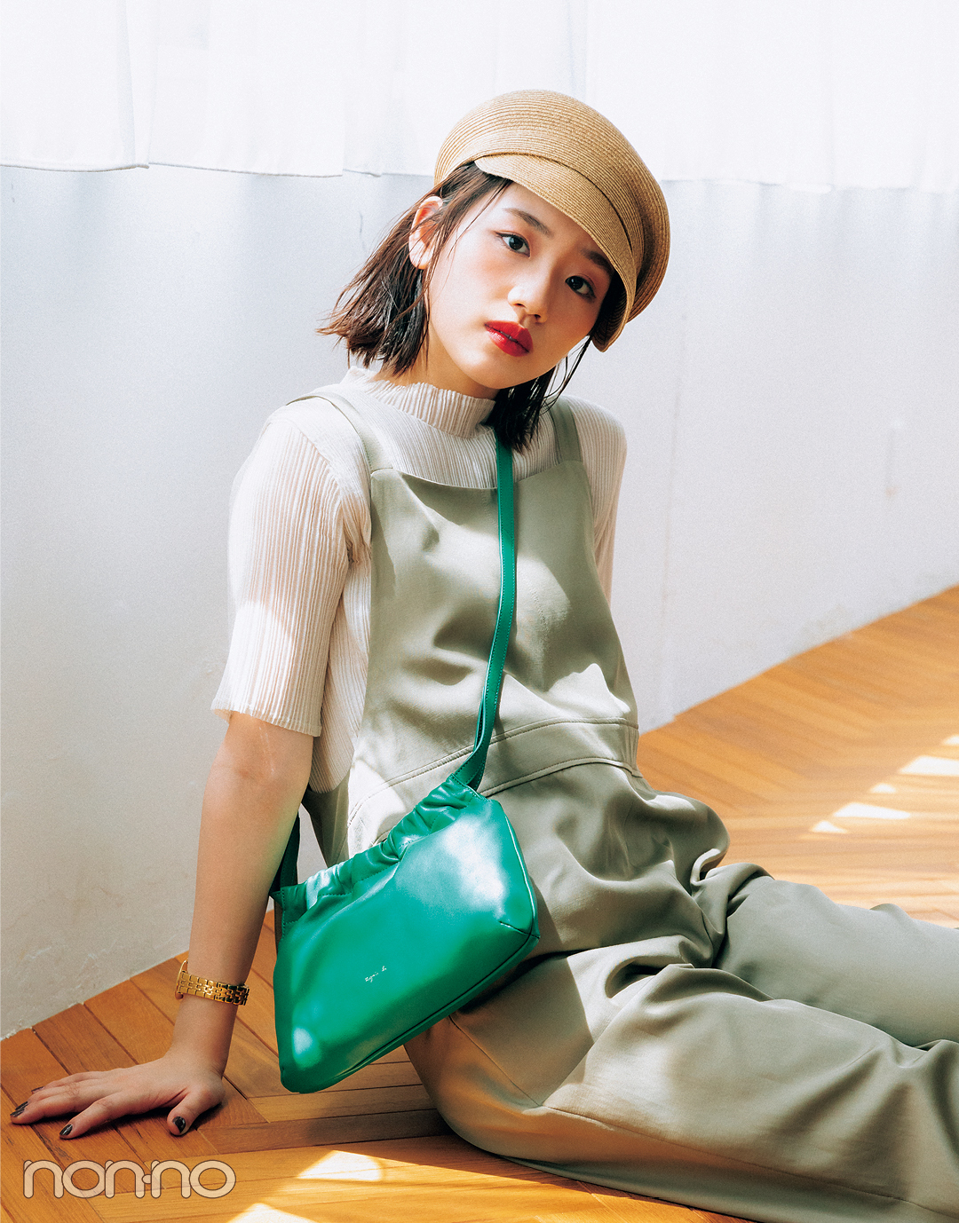 佐々木美玲の『 agnès b. (アニエスベー)エディ』モデルカット