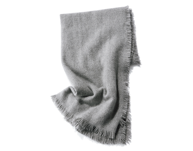 ストール(70×225)¥37,400/アイネックス(アソース メレ)