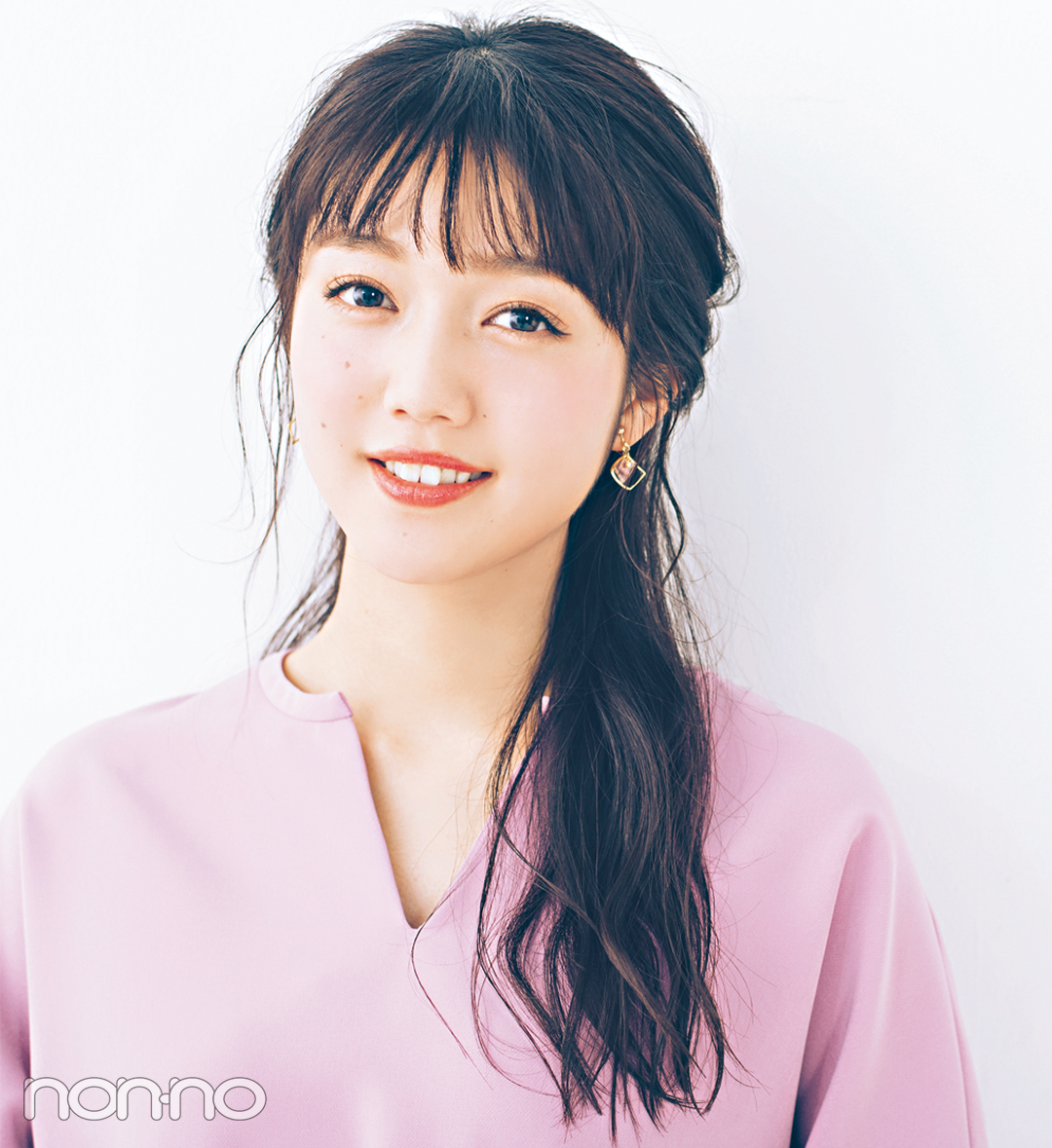 銀行営業職のヘアアレンジ ルールはなくとも空気はある リアルヴォイスで内幕をのぞき見 Non No Web ファッション 美容 モデル情報を毎日お届け