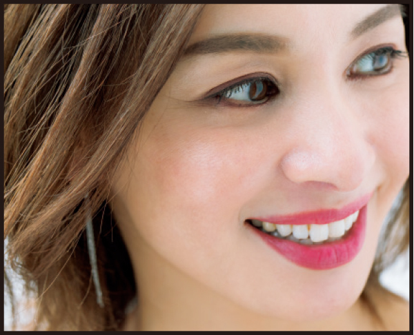 色みは女らしく仕立てはちょっとクールに
