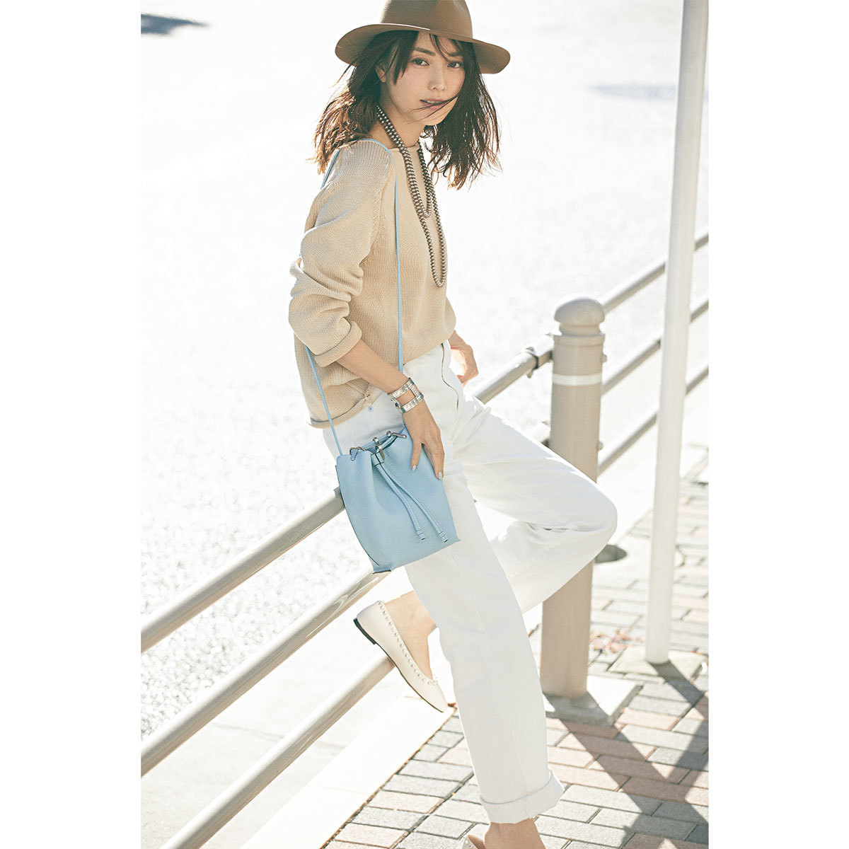 蛯原友里 白デニムコーデ