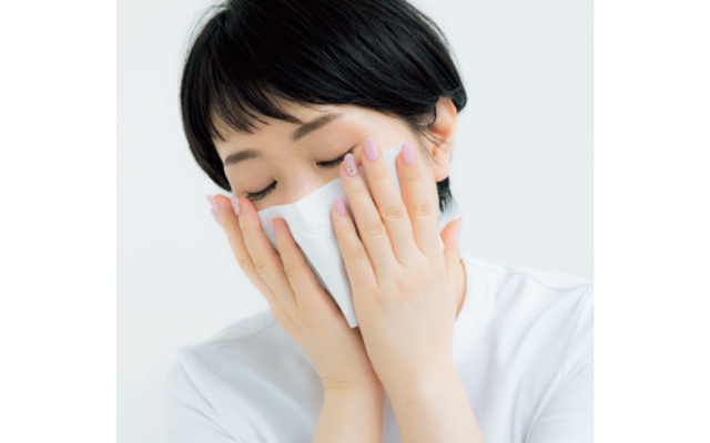 潤い補給したい&ベタつきをオフしたい個所にのせ、押さえる。