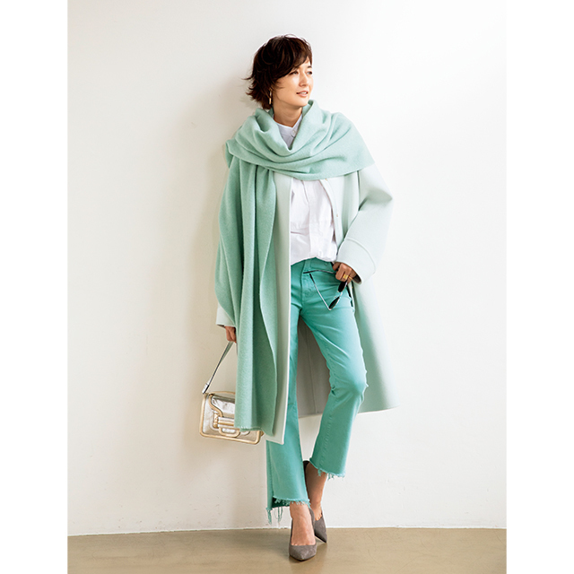 富岡佳子がまとう「ミントカラー」のグラデーションコーデ