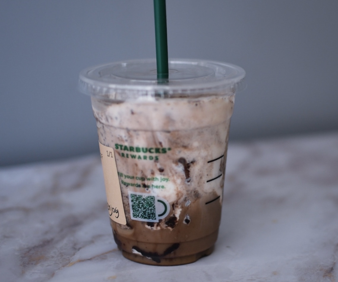 スターバックスコーヒーの「チャイ チョコレート フラペチーノ®」はチョコレートのザクザク感がおいしい