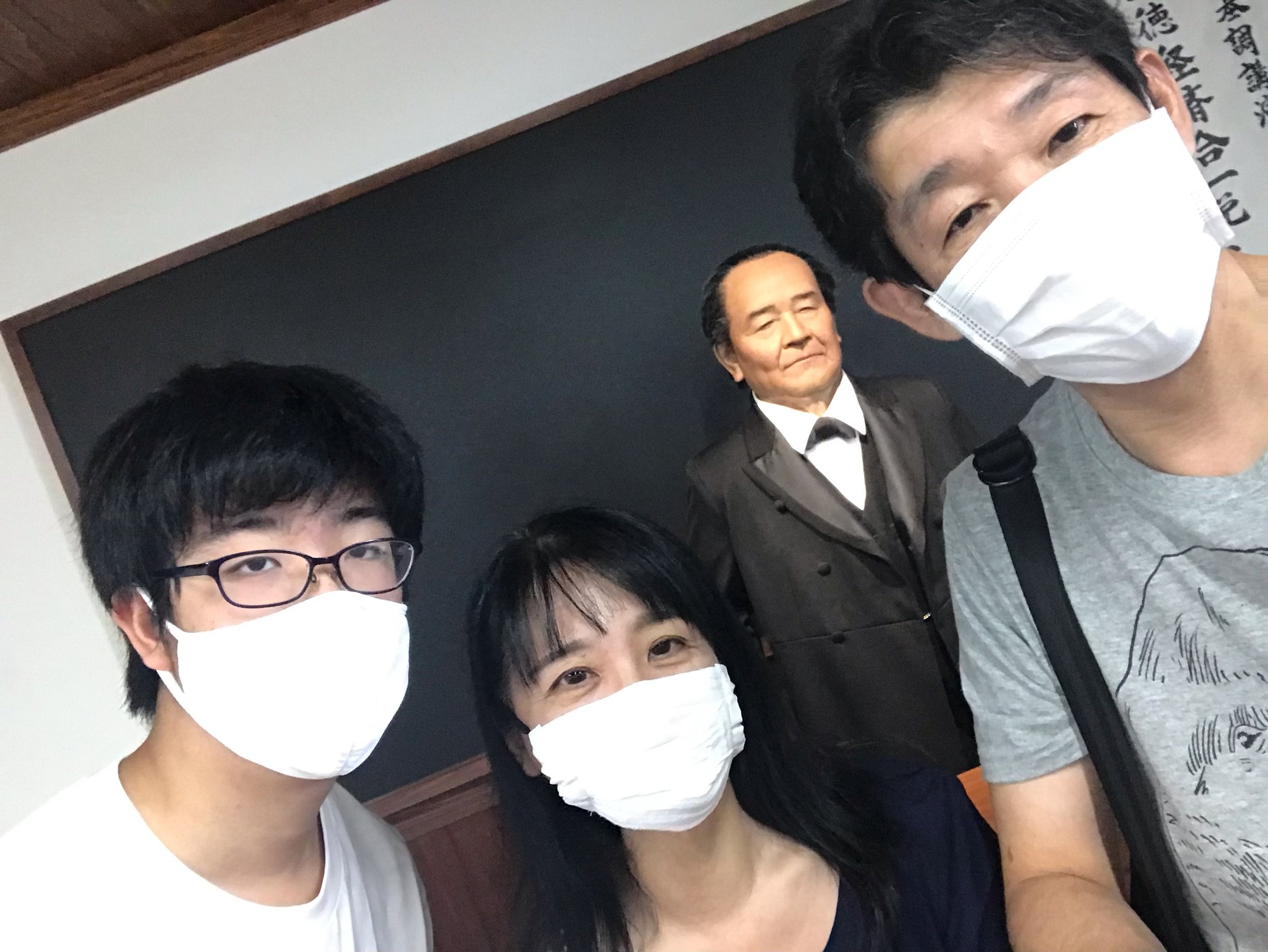 渋沢栄一アンドロイドと記念撮影/渋沢栄一記念館