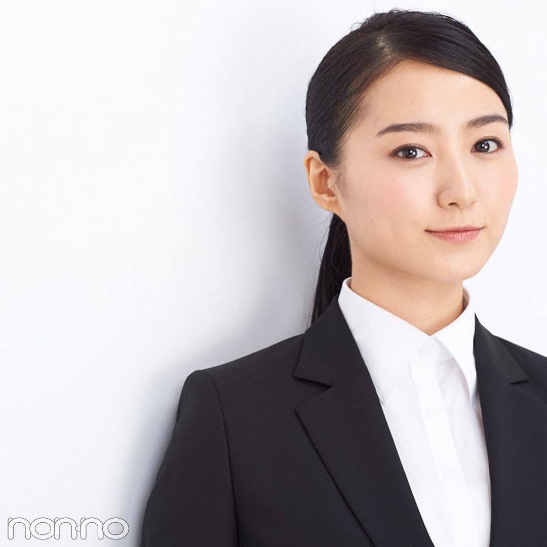 就活の髪型 最終面接ではツヤ盛りひとつ結び おすすめヘアオイルつき Non No Web ファッション 美容 モデル情報を毎日お届け