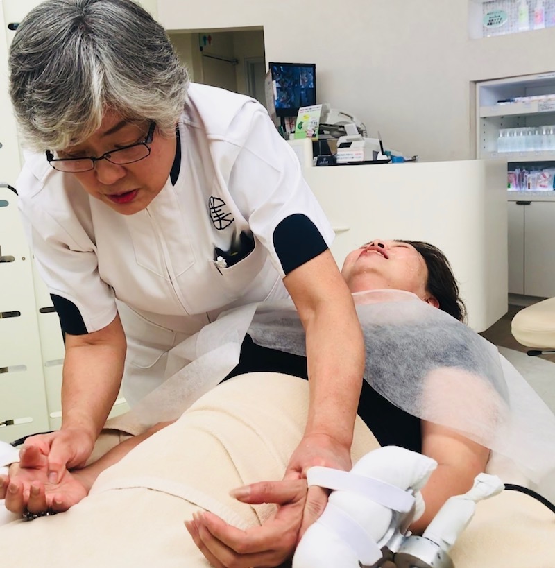 1901年創業 北原美顔 の伝統の技はスゴかった マーヴェラス原田の40代本気美容 14 ファッション誌marisol マリソル Online 40代をもっとキレイに 女っぷり上々