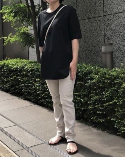 ATON ラウンドヘムTシャツ ¥15,400