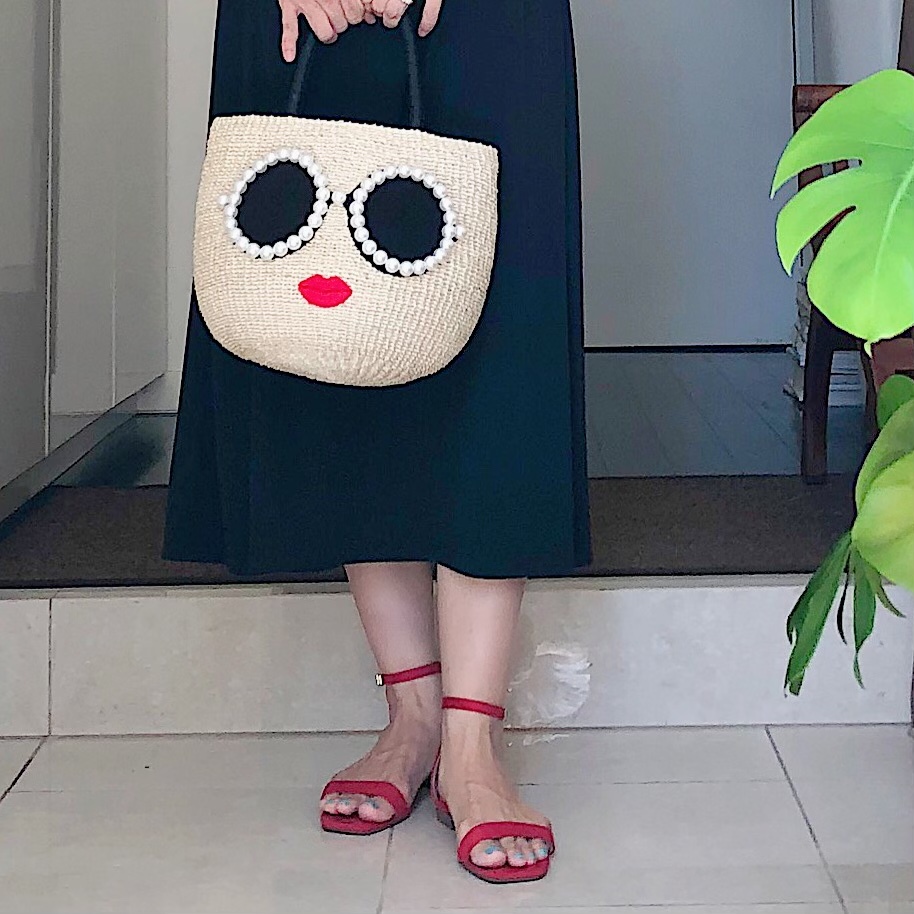 夏の終わりの黒ワンピース Happy Plus One ハピプラワン