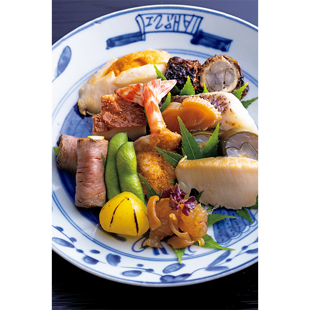 お皿に取 り分けると1名分でこのボリューム!