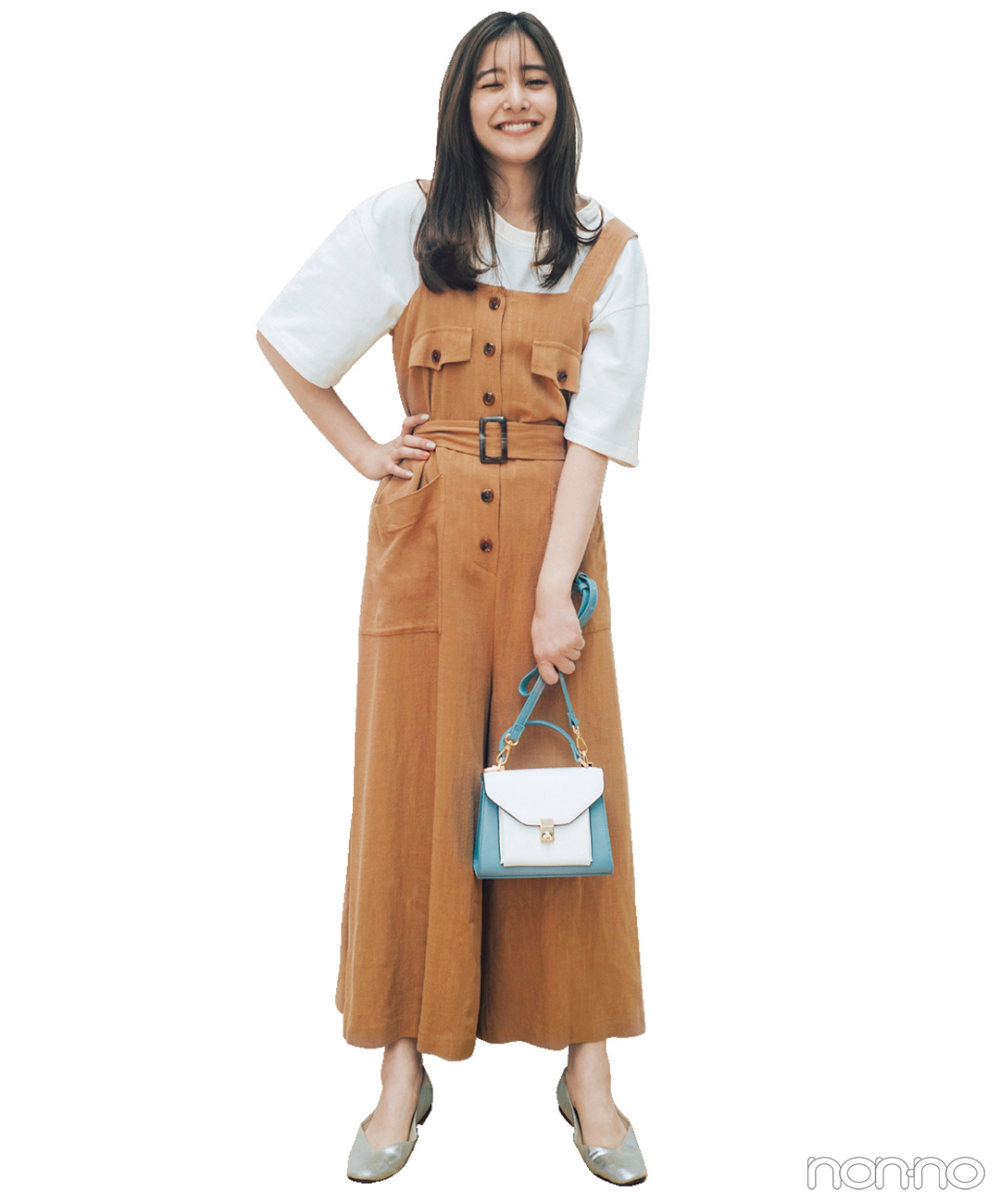 新木優子はベージュのオールインワンにゆる白ｔシャツで抜け感を 毎日コーデ Non No Web ファッション 美容 モデル情報を毎日お届け