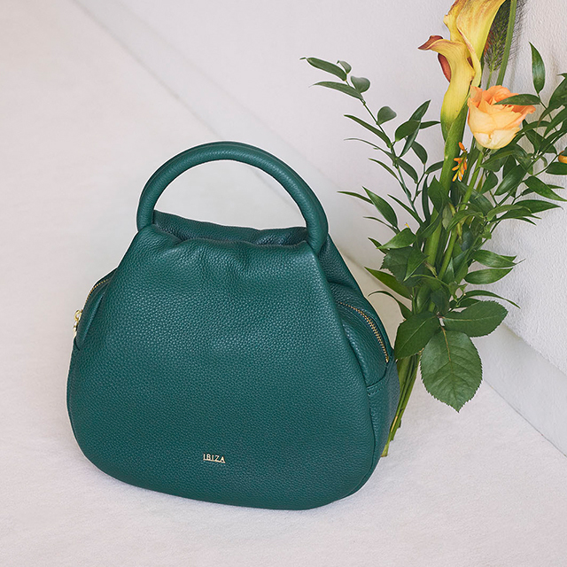 50代のおしゃれを格上げするバッグ Photo Gallery Web Eclat 50代女性 のためのファッション ビューティ ライフスタイル最新情報