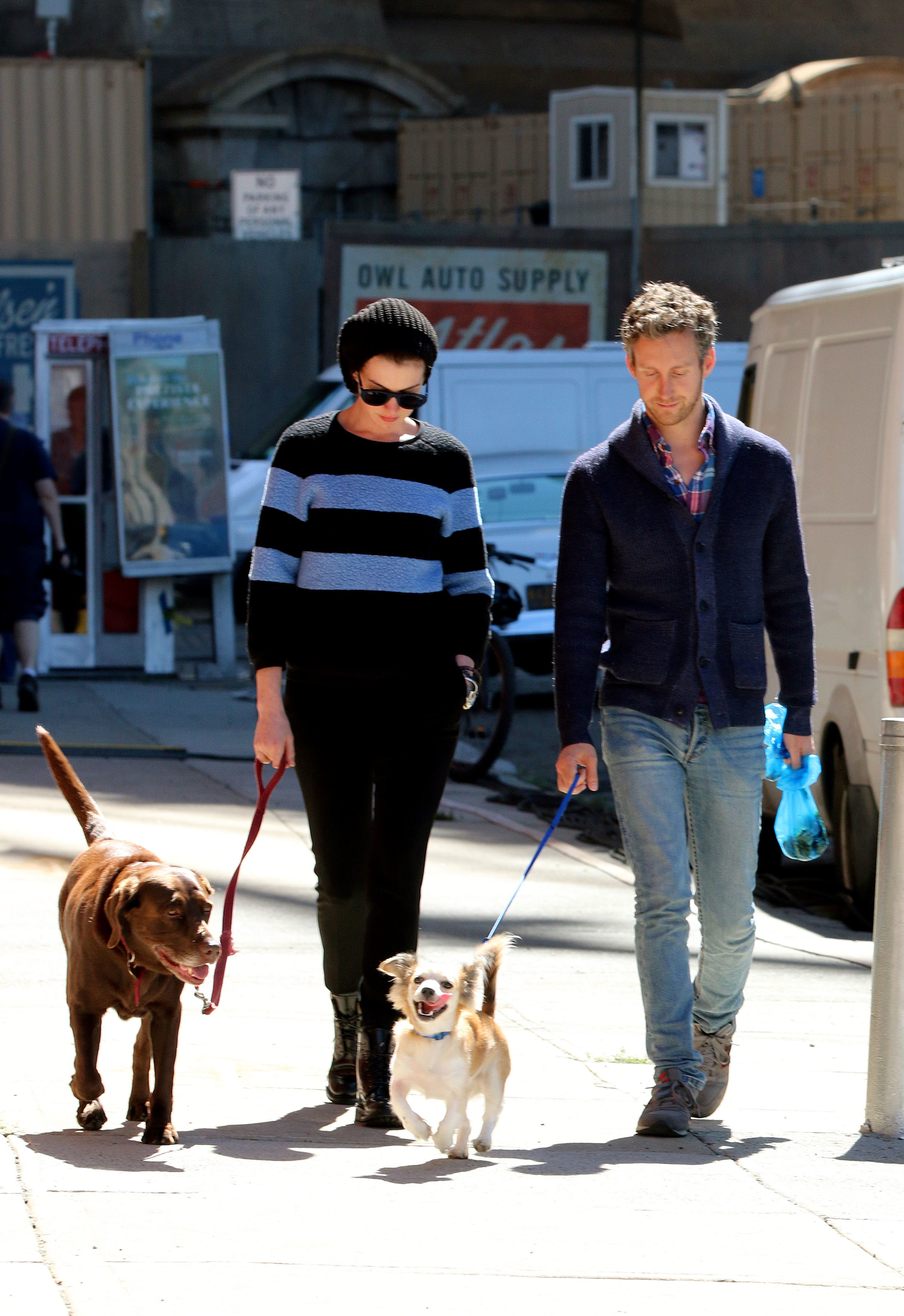 4ページ目 Web Eclat的気になるセレブの私服スナップ 五選 アン ハサウェイ Web Eclat 50代女性のためのファッション ビューティ ライフスタイル最新情報