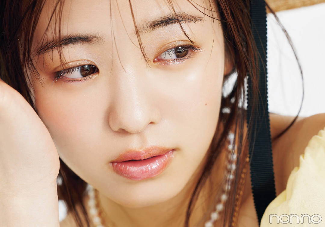 ソーダ色シャドウで「目元ファースト」な最旬バランスの横田真悠