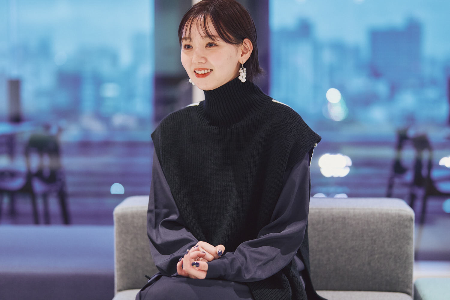 江野沢愛美インタビューに答える様子
