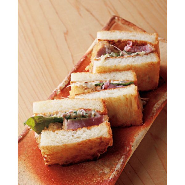 京都北大路にある和食レストラン「悠々」のさしみサンド