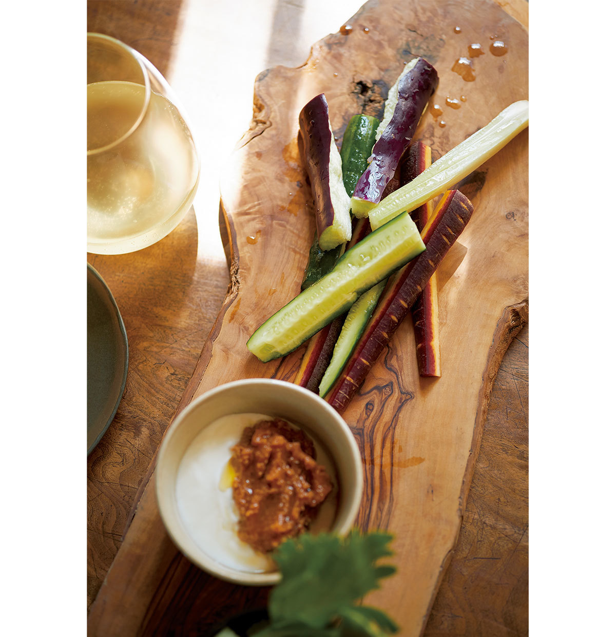 みずみずしい夏野菜をシンプルに!甘酸っぱい日本の白ワインに合わせて【平野由希子のおつまみレシピ #52】_1_2