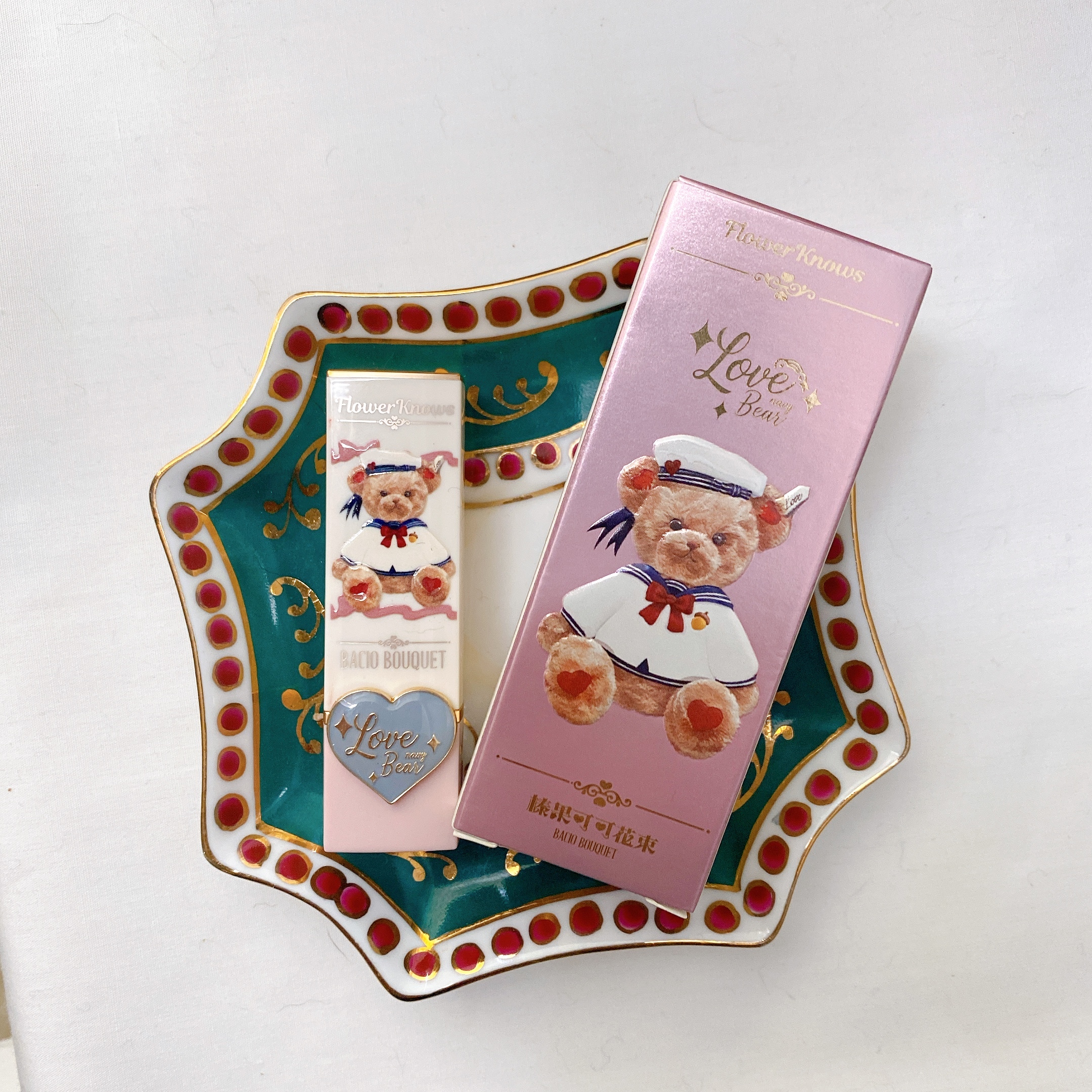 中国コスメ「Flower knows(フラワーノーズ)」の「LoveBear 」シリーズのくま柄リップ