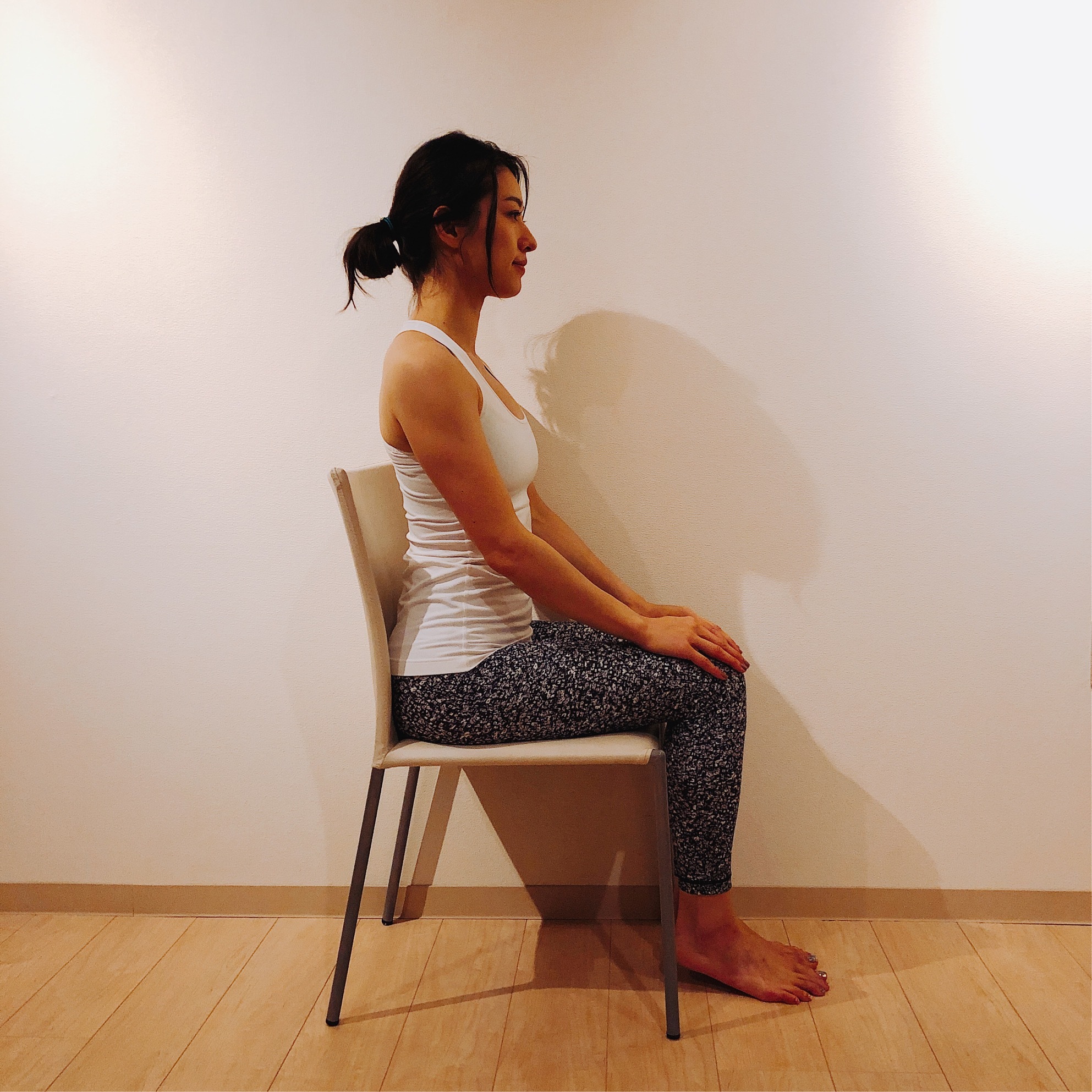 座り方を変えれば お腹が締まる ファッション誌marisol マリソル Online 40代をもっとキレイに 女っぷり上々