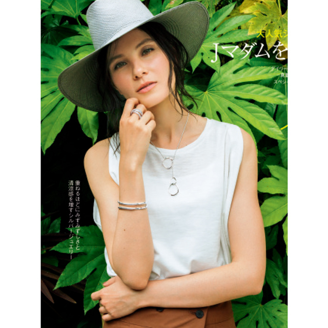 エクラ’17年 8月号より blanc iris アリアンス ネックレス