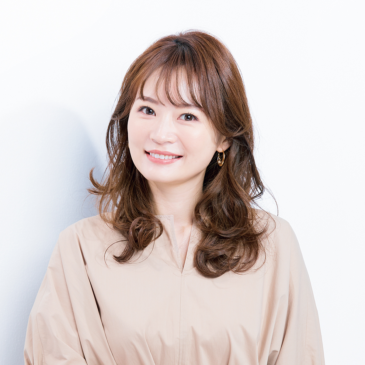 トレンドのタテ落ちパーマで華やぎとボリュームを 40代のロングヘア ファッション誌marisol マリソル 40代 をもっとキレイに 女っぷり上々