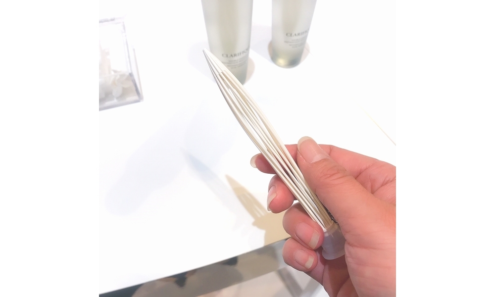 クラリフィックのボトルについているウィスク