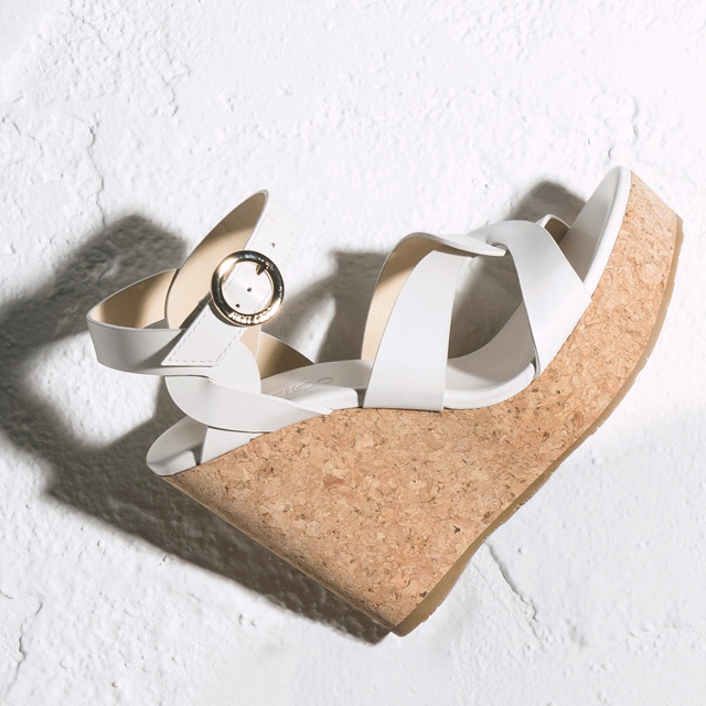 研ぎ澄まされたデザインからエッジーなものまで ウエッジソールサンダル 五選 Web Eclat 50代女性のためのファッション ビューティ ライフスタイル最新情報