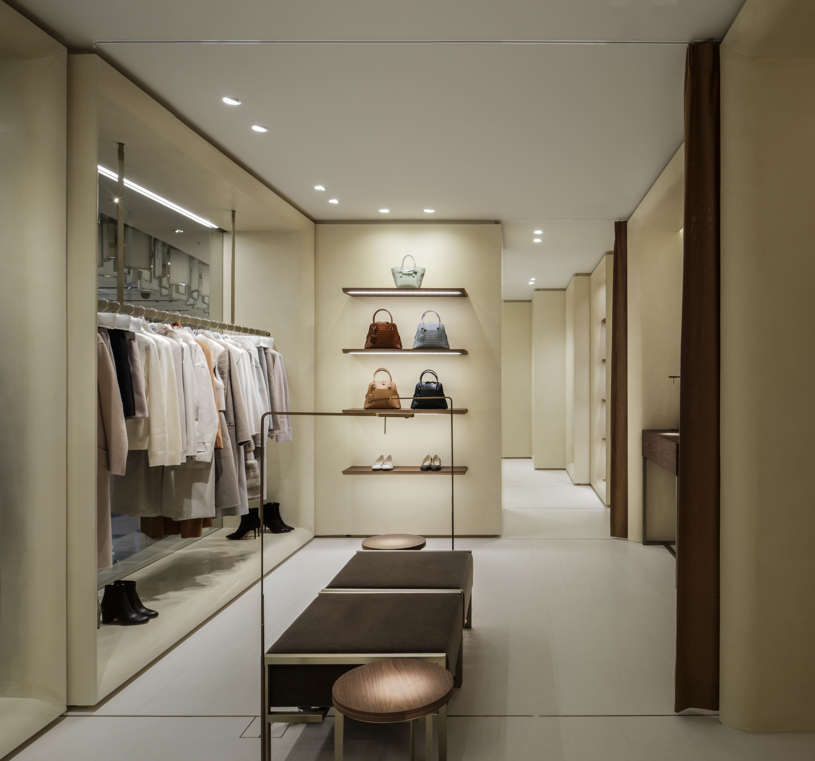 伊勢丹新宿店のFOXEY ADEAM ISETANでミックススタイルを楽しんで_1_3